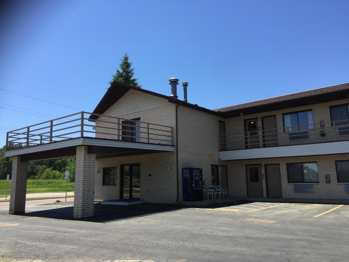 Lake Delton Malibu Inn מראה חיצוני תמונה