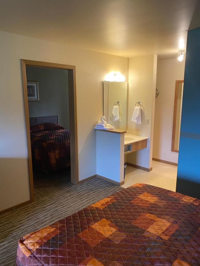 Lake Delton Malibu Inn מראה חיצוני תמונה