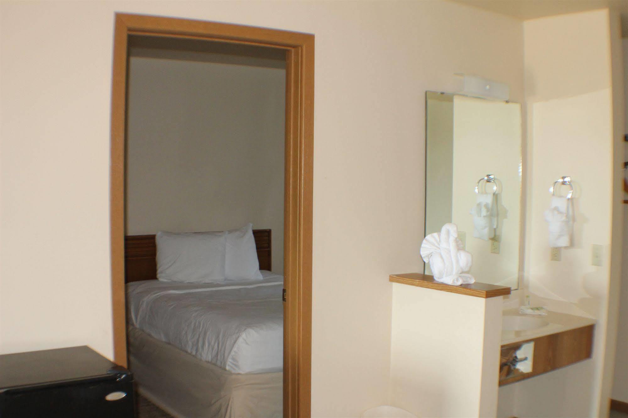 Lake Delton Malibu Inn מראה חיצוני תמונה